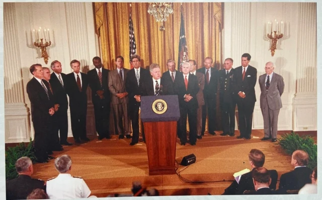 Tổng thống Bill Clinton tuyên bố bình thường hóa quan hệ với Việt Nam tại Nhà Trắng ngày 11/7/1995 Tổng thống Bill Clinton tuyên bố bình thường hóa quan hệ với Việt Nam tại Nhà Trắng ngày 11/7/1995