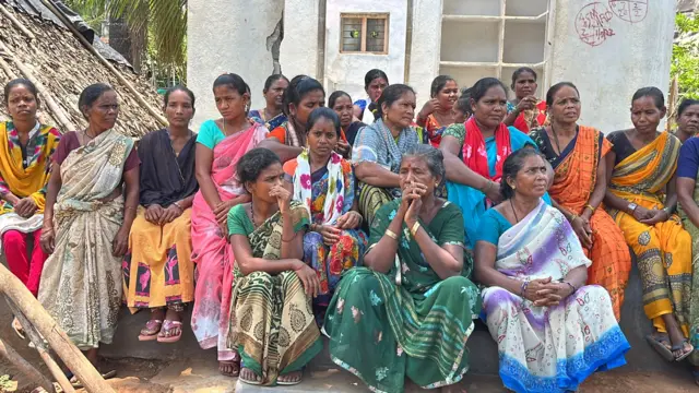 జీడితోటల్లో ఆదివాసీలు