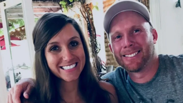 ਕੂਰੀ ਰਿਚਿਨਸ ਆਪਣੇ ਪਤੀ ਐਰਿਕ ਰਿਚਿਨਸ ਦੇ ਨਾਲ