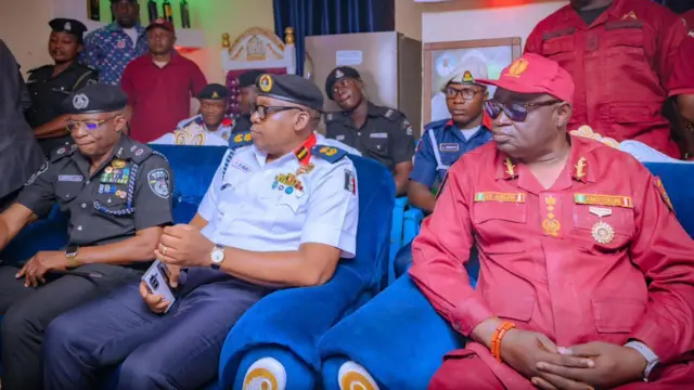 Awọn osisẹ eleto aabo to kọwọrin pẹlu gomina Lucky Aiyedatiwa