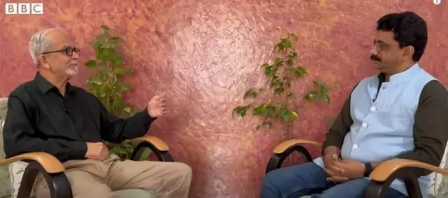 बीबीसी मराठीचे संपादक अभिजीत कांबळे आणि सुहास पळशीकर