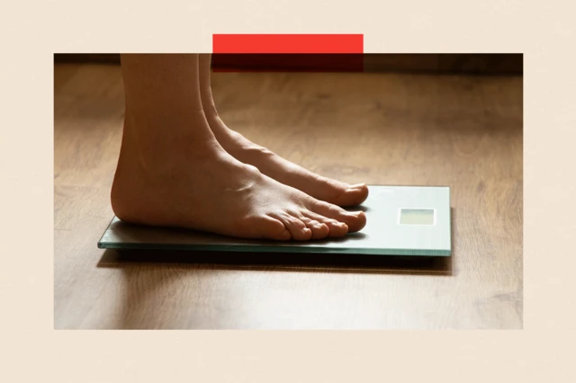 Pies sobre una balanza