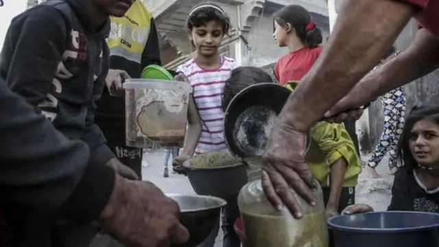 संयुक्त राष्ट्राने म्हटलं की, इस्रायल भुकेचं वापर शस्त्राप्रमाणे करत आहे.