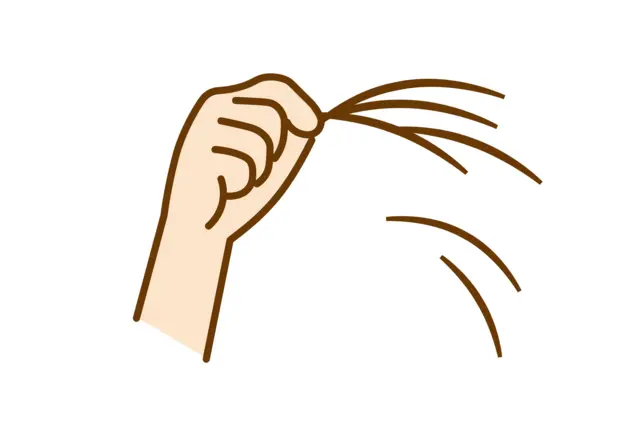 तुमचं मूल केस उपटण्याचा किंवा केस खाण्याचा प्रयत्न करतंय का? मग ही माहिती वाचाच