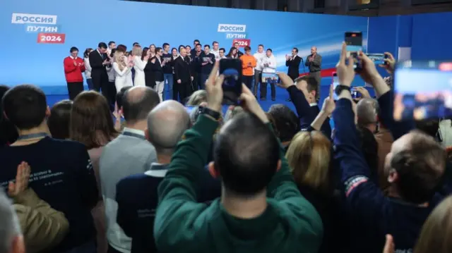 سخنرانی شب گذشته ولادیمیر پوتین در میان هوادارانش