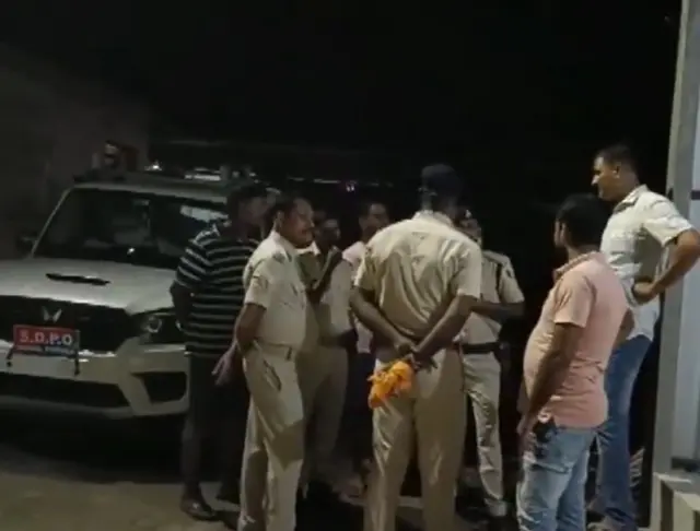 সেই ঘটনার সঙ্গে জড়িত সন্দেহে কয়েকজনকে গ্রেফতার করা হয়েছে।