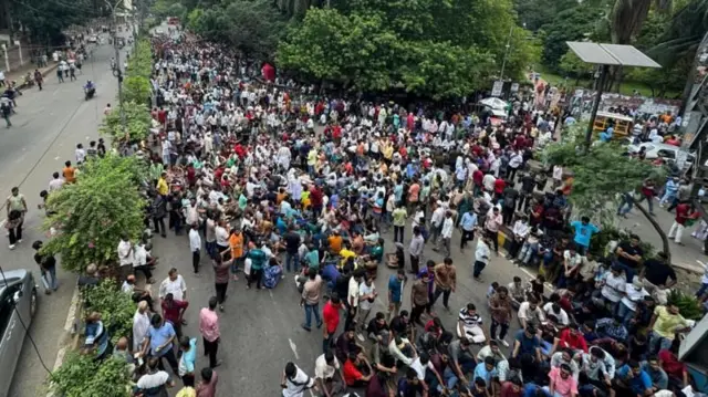 ইশরাক হোসেনের সমর্থকদের বিক্ষোভ কর্মসূচি