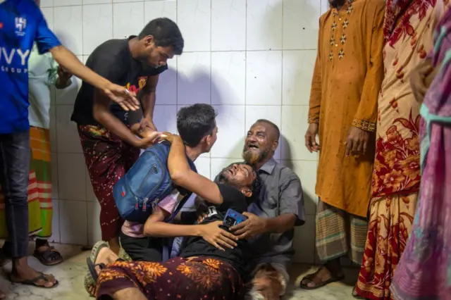 ঢাকা মেডিকেল কলেজ হাসপাতালে অভ্যুত্থানে নিহতের স্বজনের আহাজারি