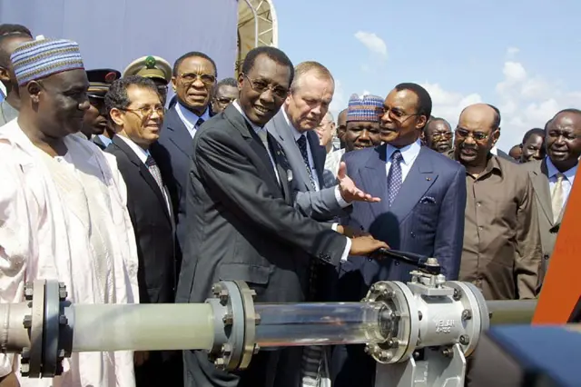 Le président tchadien Idriss Deby lors de l'inauguration du champ pétrolier de Kome le 10 October 2003
