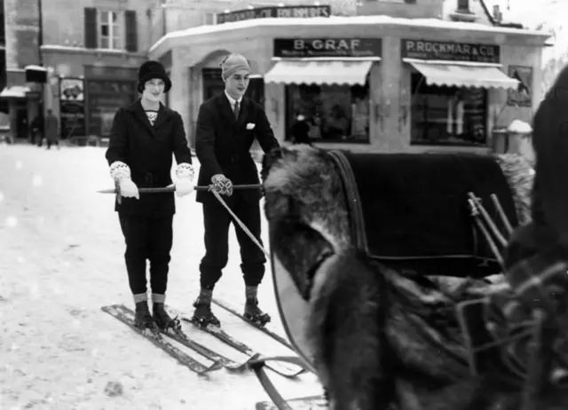  కర్జన్‌కు ఐరీన్, సింథియా, అలెగ్జాండ్రా అనే ముగ్గురు కూతుళ్లున్నారు.