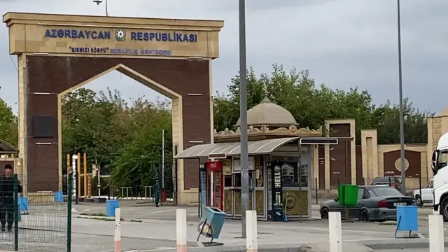 Qazax, Qırmızı Körpü, gömrük