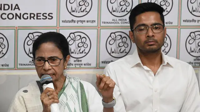पश्चिम बंगाल में इस साल के चुनावों के परिणाम घोषित होने के एक दिन बाद (5 मई को) ममता और अभिषेक बनर्जी