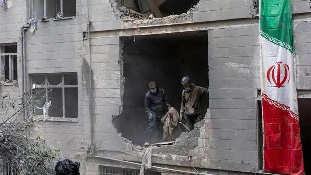 Rumble wit Iran flag for di side