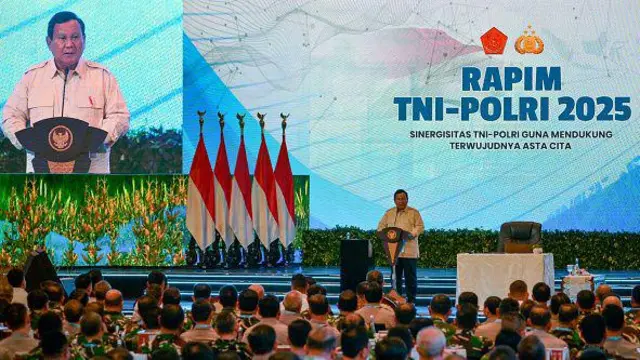 Presiden Prabowo Subianto dalam rapat TNI-Polri (Bay Ismoyo/AFP via Getty Images).