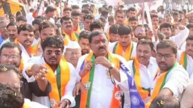 भाजप आमदार सुरेश धस यांच्यासमवेत सतीश भोसले 