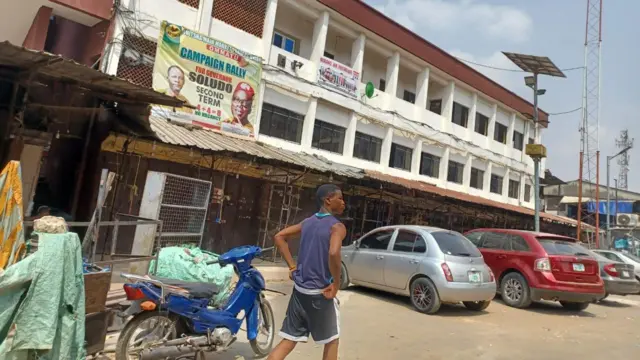 Ogige white house ahịa main market Onitsha