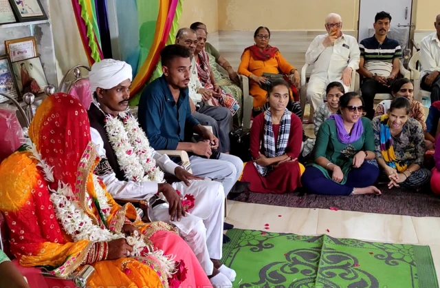 દુલ્હા દુલહનની તસવીર