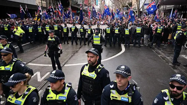 Полицейский кордон на улице Мельбурна