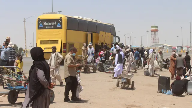 بازگرداندن گسترده افغان‌ها در گرمترین روزهای سال انجام شده، در اوج تابستان