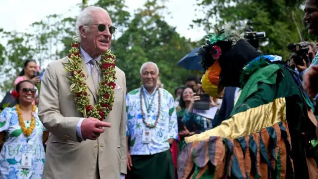 Rei Charles durante uma visita a Samoa