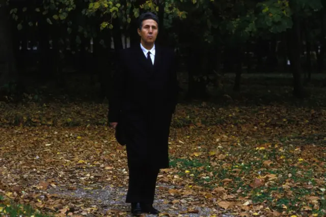 أحمد بن بلة أول رئيس للجزائر المستقلة في جنيف بسويسرا في صورة يرجع تاريخها لـ 30 أكتوبر 1986