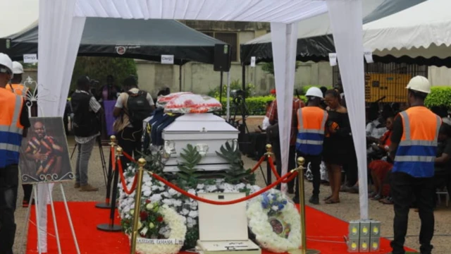 Casket of di victim during im burial