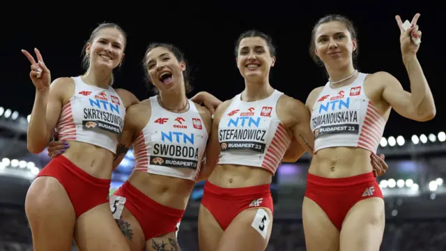 ስማኑስካያ ከፖላንድ የቡድን አጋሮቿ ጋር