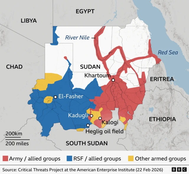La carte illustre un Soudan divisé, l'armée soudanaise contrôlant une grande partie de l'est et du nord, et les Forces de soutien rapide (FSR) contrôlant une grande partie de l'ouest.
