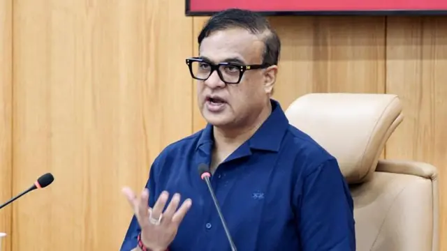 आसामचे मुख्यमंत्री हिमंत बिस्वा सरमा यांनी संदीप दीक्षित यांचं वक्तव्य 'लाजीरवाणं' असल्याचं म्हटलं आहे.
