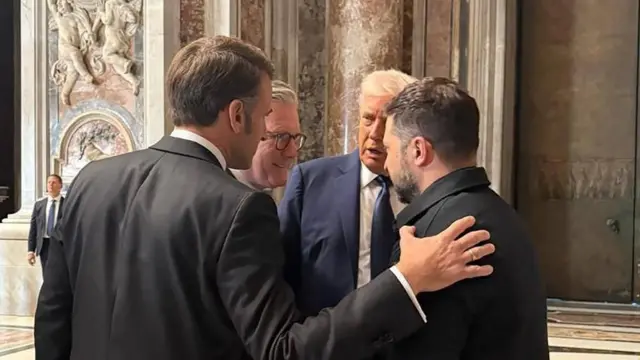 Umushikiranganji wa mbere w'Ubwongereza Sir Keir Starmer na Perezida Emmanuel Macron w'Ubufaransa bavuganye na Trump na Zelensky muri Bazilika