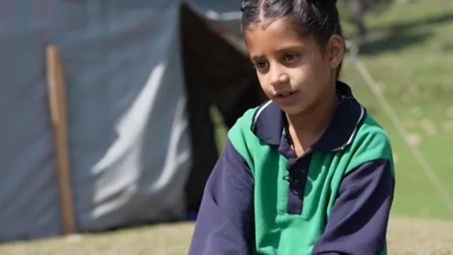 બાળકી, જમ્મુ કાશ્મીર, સિઝનલ સ્કૂલ, માર્ચથી ઓક્ટોબર, પશુપાલકના સંતાન, બીબીસી ગુજરાતી 