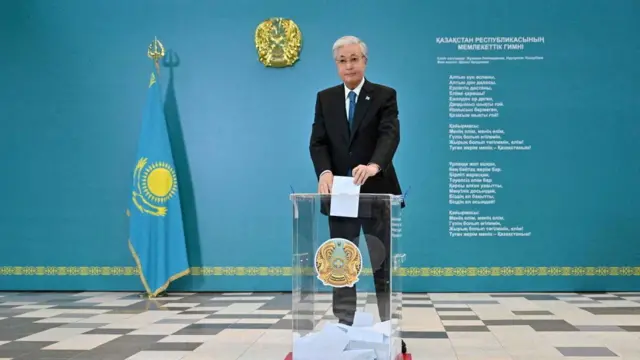 Токаев голосует на референдуме о новой конституции Казахстана