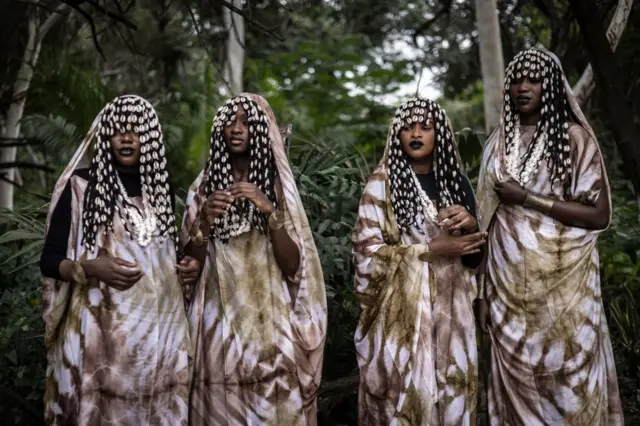Mannequins lors de la Dakar Fashion Week 2024