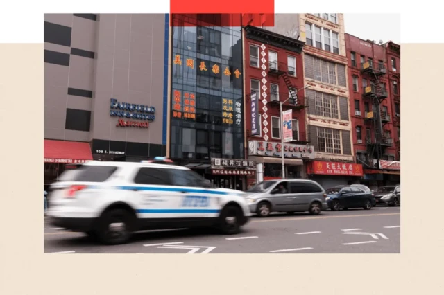 2023-жылы апрелде Нью-Йоркто эки адам жашыруун полиция түзүүгө жардам берген деген шек менен камакка алынды.