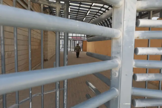 الحكومة الفلسطينية تقول إن سوق العمل الفلسطيني خسر خلال أشهر الحرب نحو 500 ألف فرصة عمل