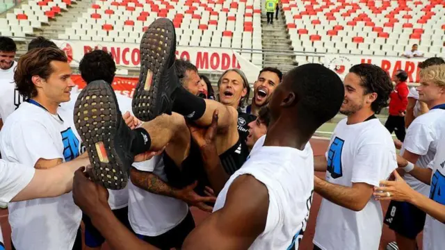 فیلیپو اینزاگی، پیزا را به سری‌آ رساند اما کمی بعد این تیم را به مقصد پالرمو ترک کرد