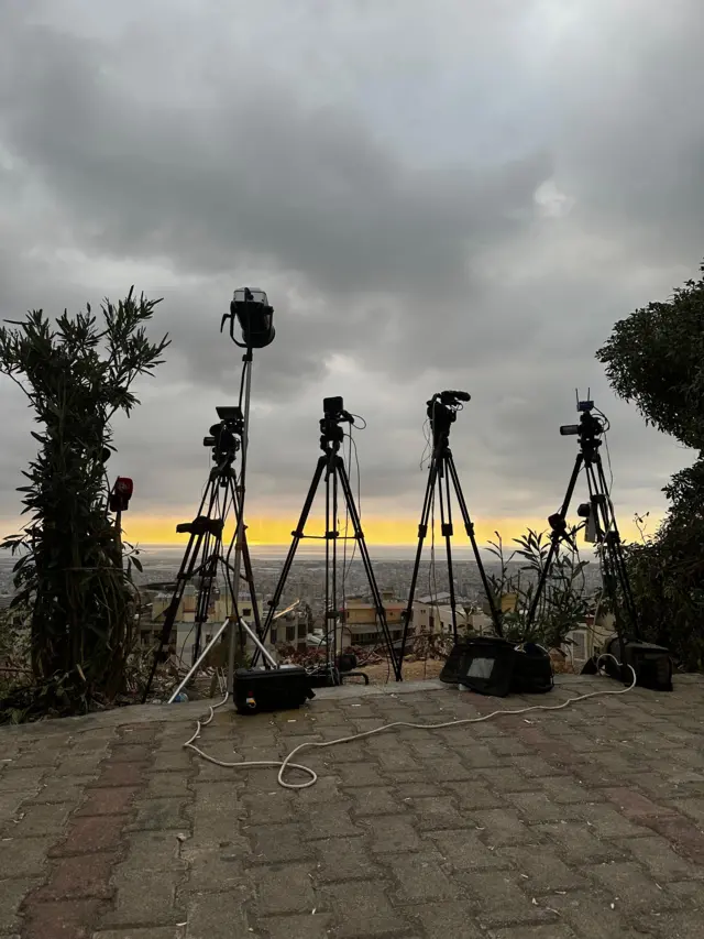 كاميرات ومعدات نقل مباشر