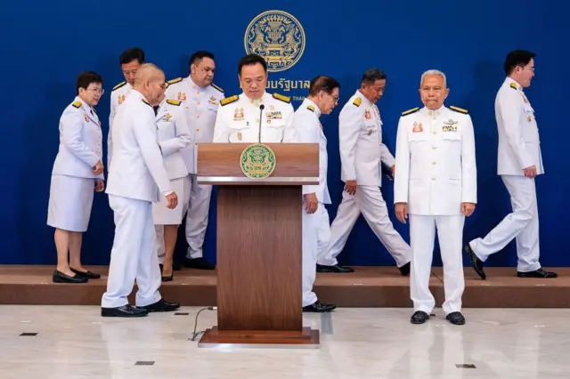 นายกฯ นำทีมแถลงผลการประชุม ครม. นัดพิเศษเมื่อ 24 ก.ย. โดยมีการเปิดเผยกรอบนโยบายของรัฐบาลด้วย