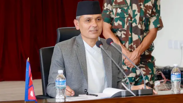 गृहमन्त्री ओमप्रकाश अर्याल