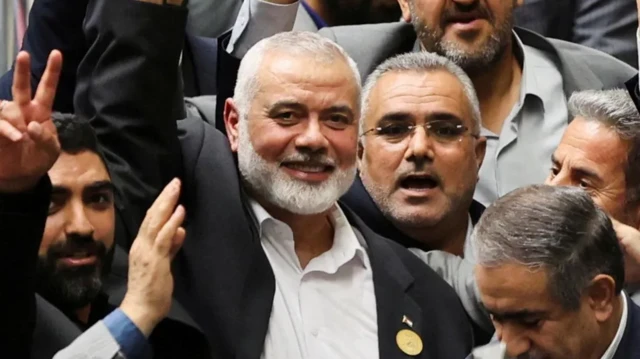 اسماعیل هنیه، رهبر سیاسی حماس، بعد از شرکت در مراسم تحلیف رئیس‌جمهور جدید ایران کشته شد