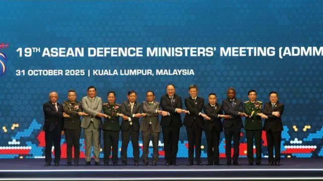 ADMM အစည်းအဝေးပွဲကို မြန်မာ စစ်ကော်မရှင်ရဲ့ နိုင်ငံခြားရေး ဝန်ကြီးဌာန အမြဲတမ်းအတွင်းဝန် ဦးအောင်ကျော်မိုး တက်ရောက်တာတွေ့ရပါတယ်