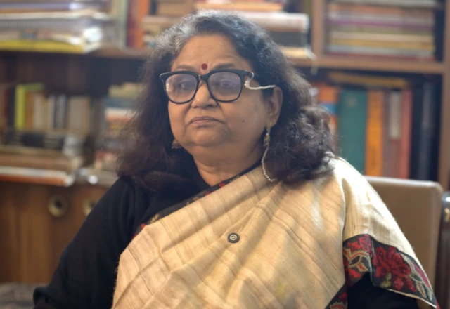 अनामिका रॉय अलाहाबाद विद्यापीठात प्राचीन इतिहास या विषयाच्या प्राध्यापक आहेत