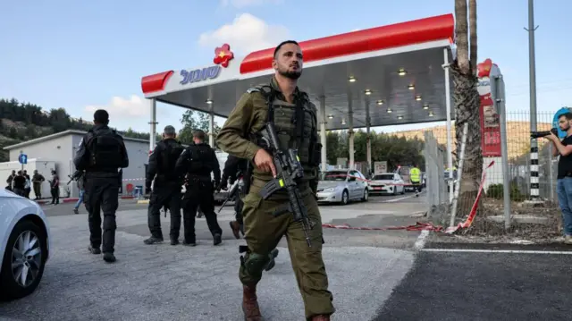 ইহুদি বসতি ইলাইত এই পেট্রোল পাম্পর ওপর ফিলিস্তিনি হামলা হয়