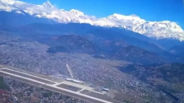 विमान कंट्रोल टॉवरवरून स्पष्ट दिसत होतं 