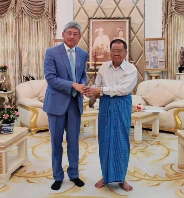 တရုတ်သံအမတ်ကြီး မစ္စတာ ချန်ဟိုင်းနဲ့ အာဏာရှင်ဟောင်း ဗိုလ်ချုပ်မှူးကြီး သန်းရွှေ