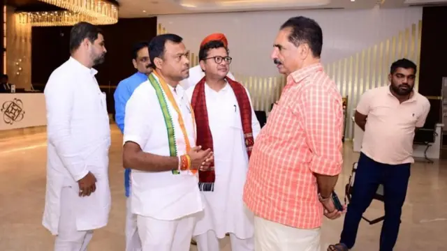 இந்திய கூட்டணி எம்.பி.க்கள் 