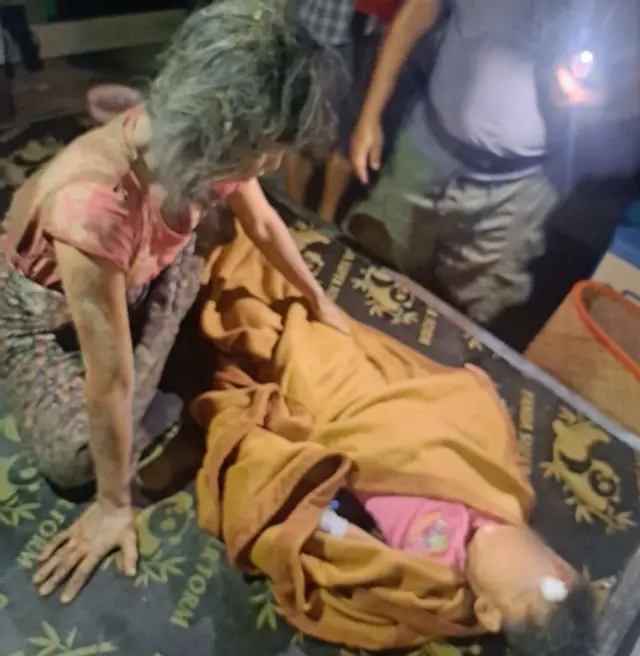 ဒဏ်ရာရသွားတဲ့ စစ်ရှောင်အမျိုးသမီးနဲ့ ကလေး