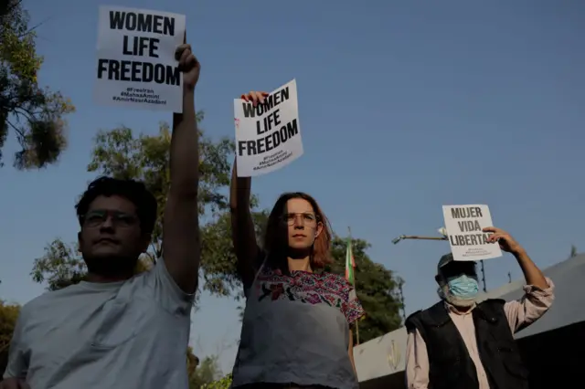 பெண்களை கண்காணிக்க சிசிடிவி