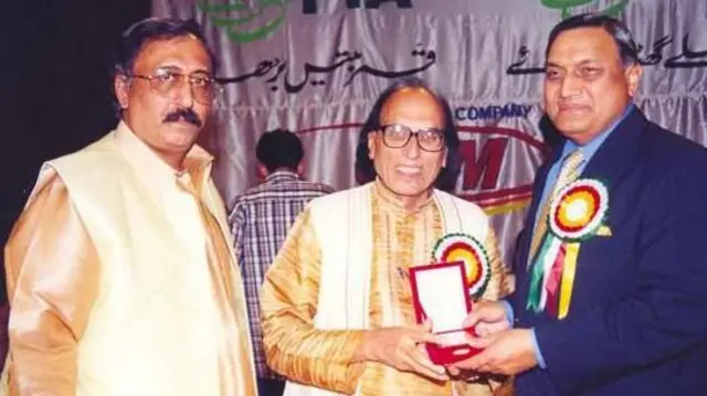 साहित्य क्षेत्रात 1974 ते 1990 हा काळ बशीर बद्र यांच्या लेखनातील महत्त्वाचा काळ मानला जातो.