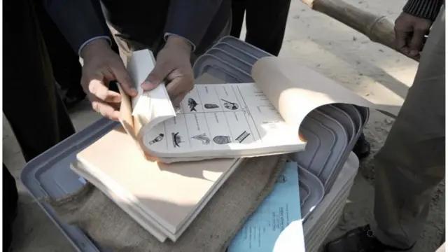 নিবন্ধিত রাজনৈতিক দলগুলো নিজস্ব প্রতীক নিয়ে নির্বাচনে অংশ নেয়ার সুযোগ পায়